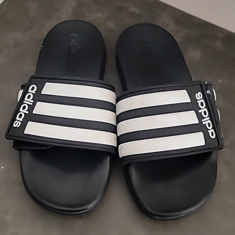 Adidas kids soccer slides sz13